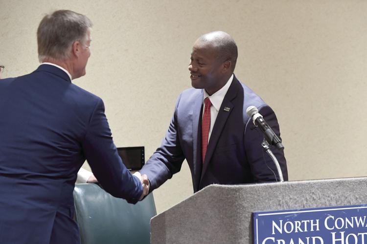 8-28-18 Republican Debate_shake hands