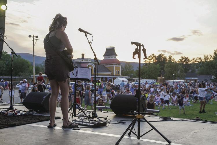07-04-22 4th North Conway Fest riley parkhurst behind