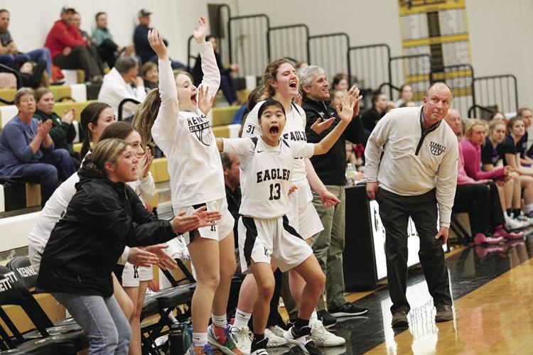 01-13-23 KHS WBB team cheers 1