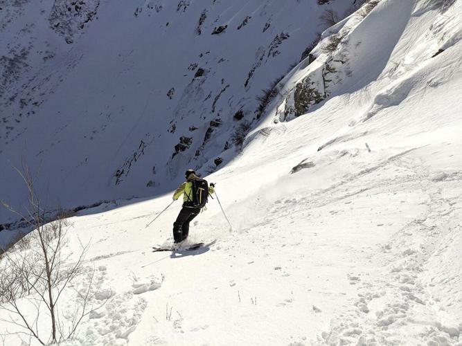 VV - Jake Risch skiing