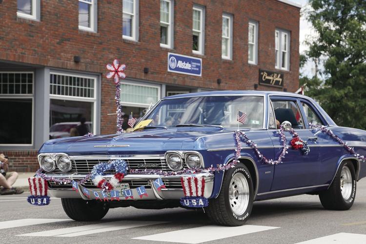 07-04-22 4th Conway Parade antique car