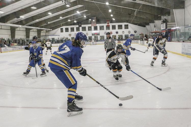 12-27-22 Peter Hall Xmas Tournament garland wider