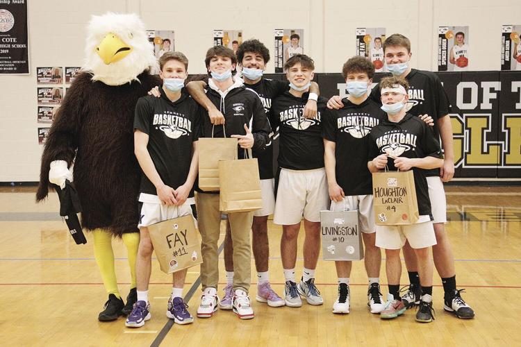 01-26-22 KHS MBB seniors with eagle