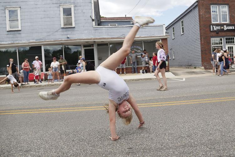 07-04-22 4th Conway Parade cartwheel