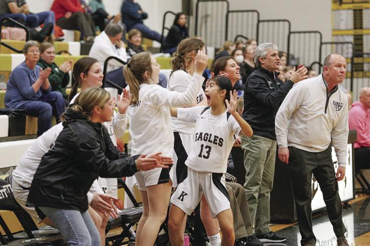 01-13-23 KHS WBB team cheers 2