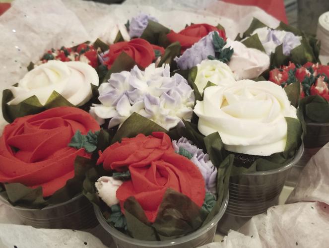 starlight lodge flower cupcakes.jpg