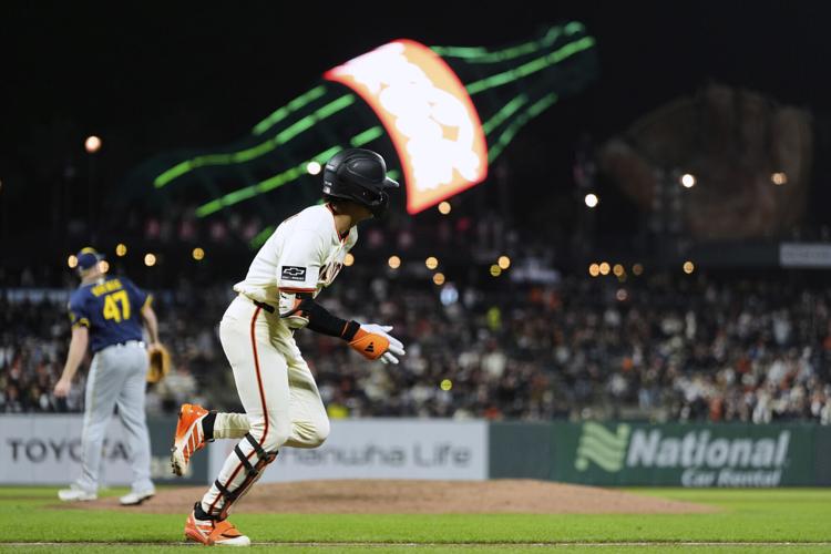 Wilmer Flores hits go ahead homer and Jung Hoo Lee adds RBI triple as