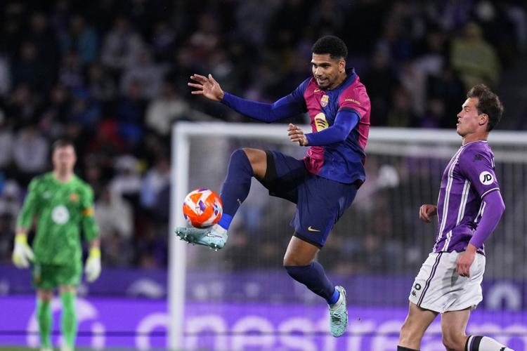 Barcelona marches toward La Liga title before Inter Milan decider in