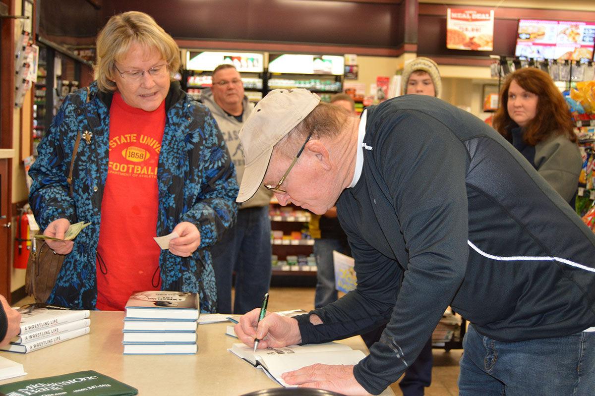 Dan Gable Visits Cascade News Cpioneer Com