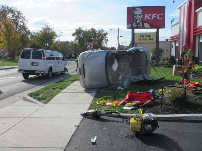 Three transported to hospital after rollover crash in Defiance | Local ...