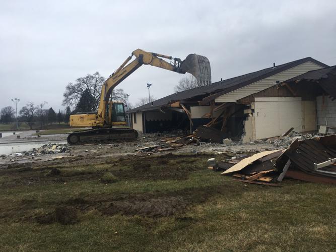 Napoleon pool demo underway | Local News | crescent-news.com