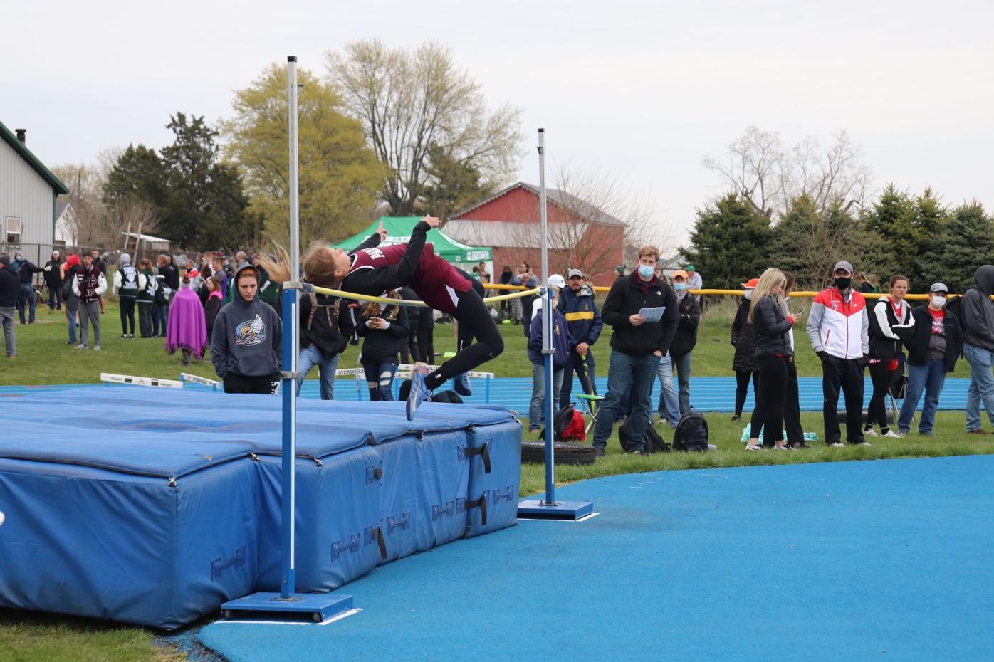 Saturday Track Grove Lc Take Close Diller Invite Titles Local Sports Crescent News Com