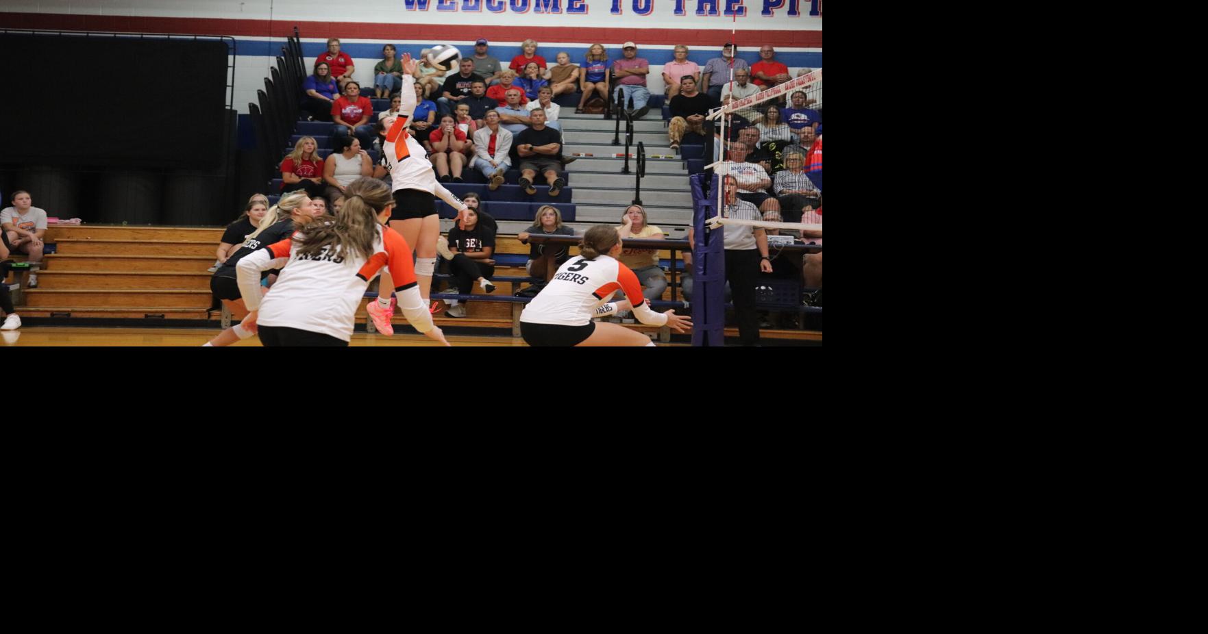Monday volleyball: LC picks up road sweep over Raiders