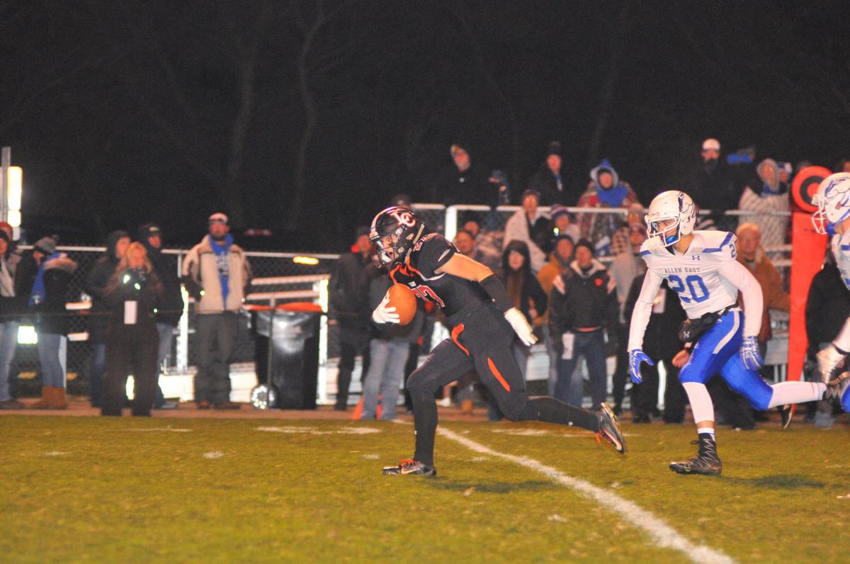 Playoff Football Tigers Too Much For Mustangs Local Sports