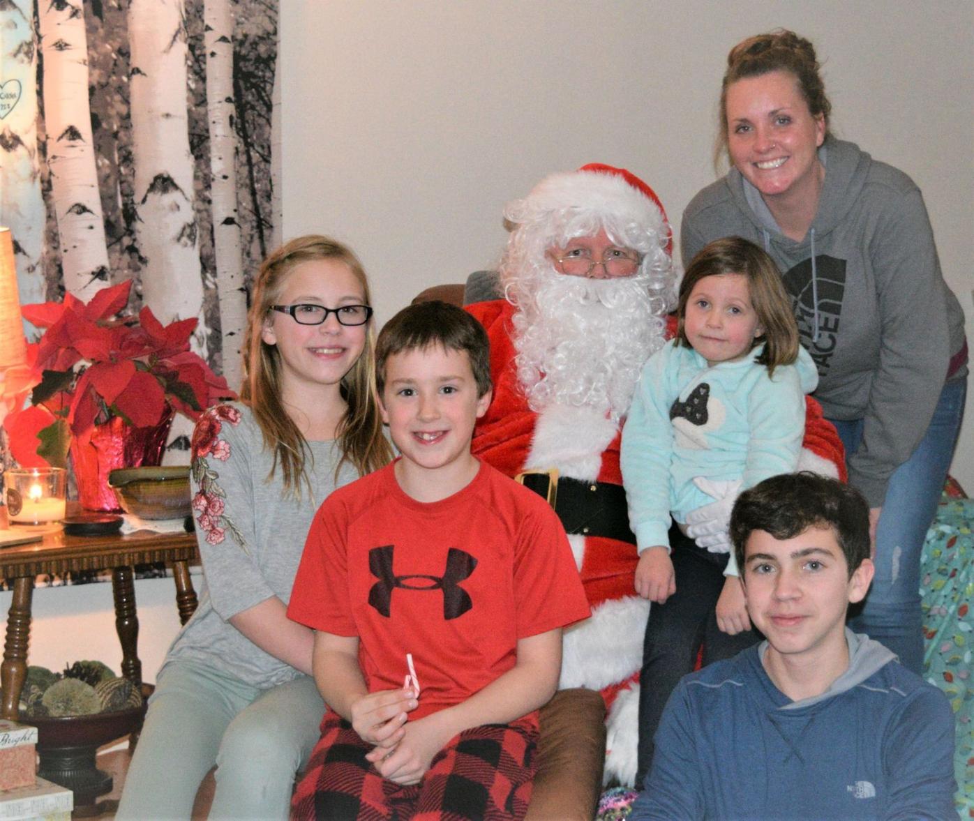 Defiance Ohio Christmas Gifts 2022 Mary Christmas: Jm Employees Help Family Find Holiday Cheer | Local News |  Crescent-News.com