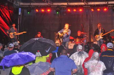 Diffie plays at Henry County Fair