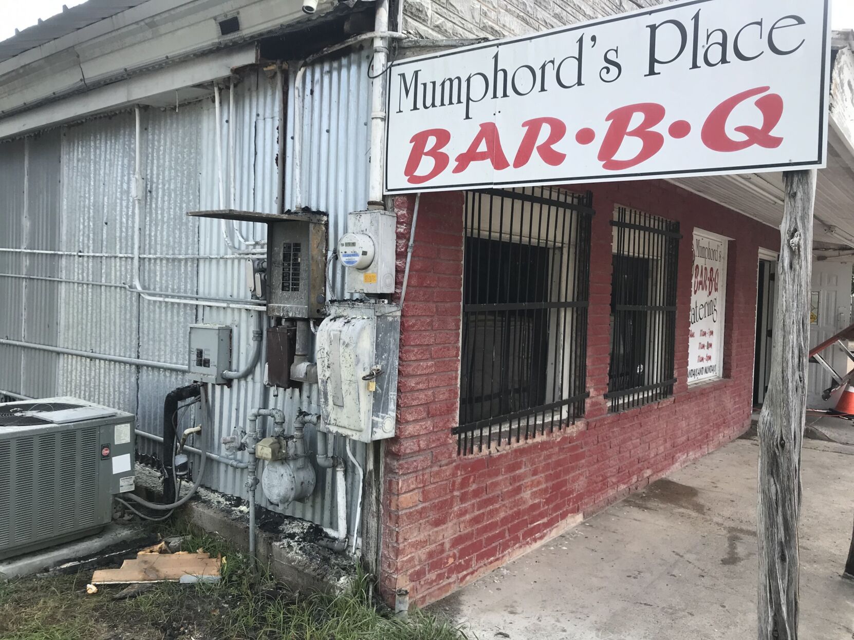 Mumphord's bbq outlet