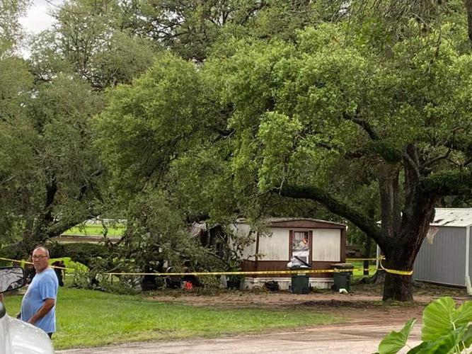 Tree falls on mobile home in Hallettsville Local News