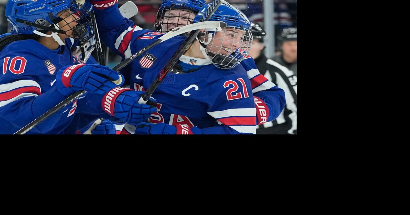 Knight delivers joke during 'SNL' appearance featuring US men and women hockey players