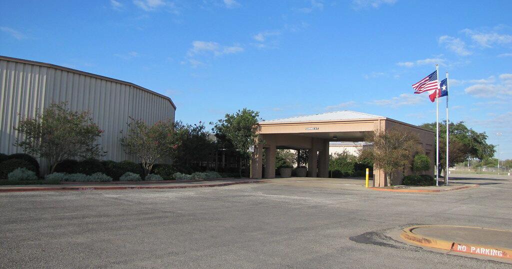 Victoria’s Community Center upgrade faces possible delay after contractor search