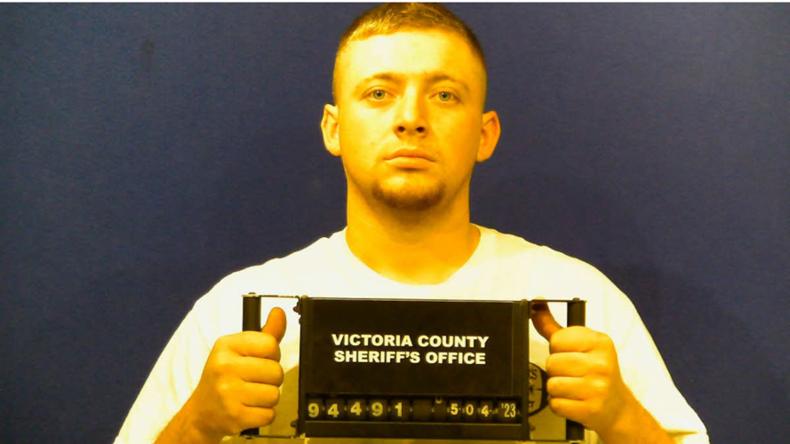 Victoria police arrest two suspects on evading arrest or detention