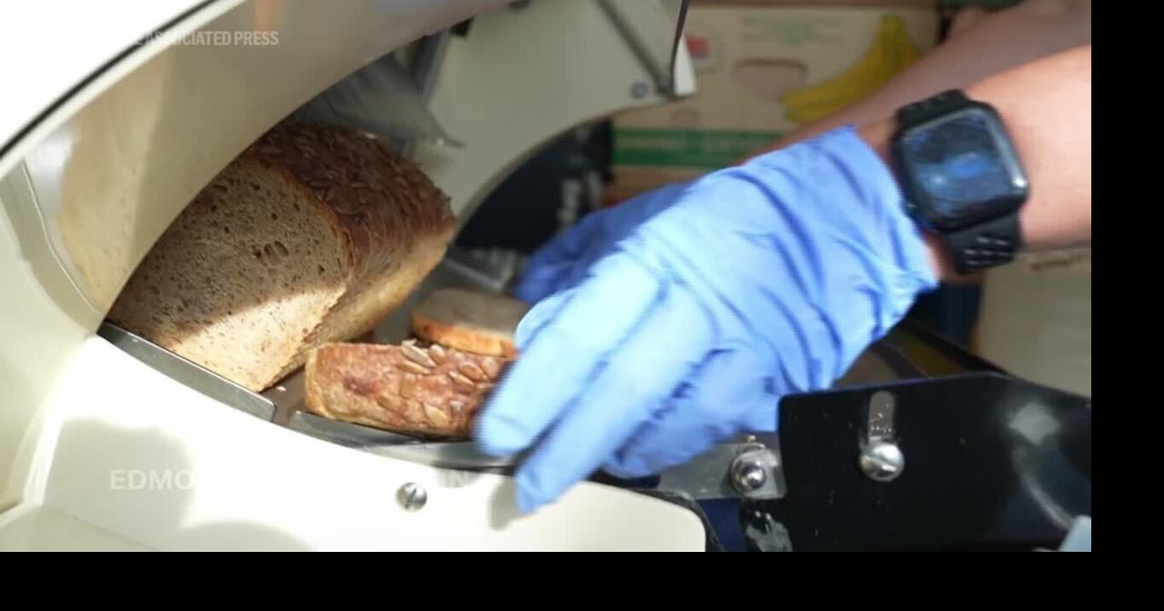 When food banks need bread, a network of 900 home bakers answers the call | Shareable Stories