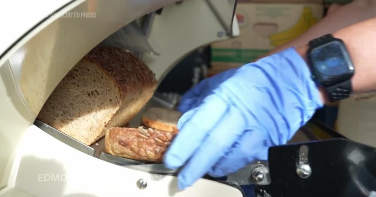 When food banks need bread, a network of 900 home bakers answers the call | Shareable Stories When food banks need bread, a network of 900 home bakers answers the call | Shareable Stories