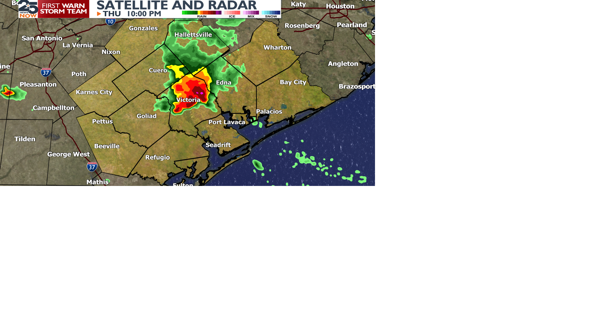 Strong thunderstorms moving through the Crossroads Weather