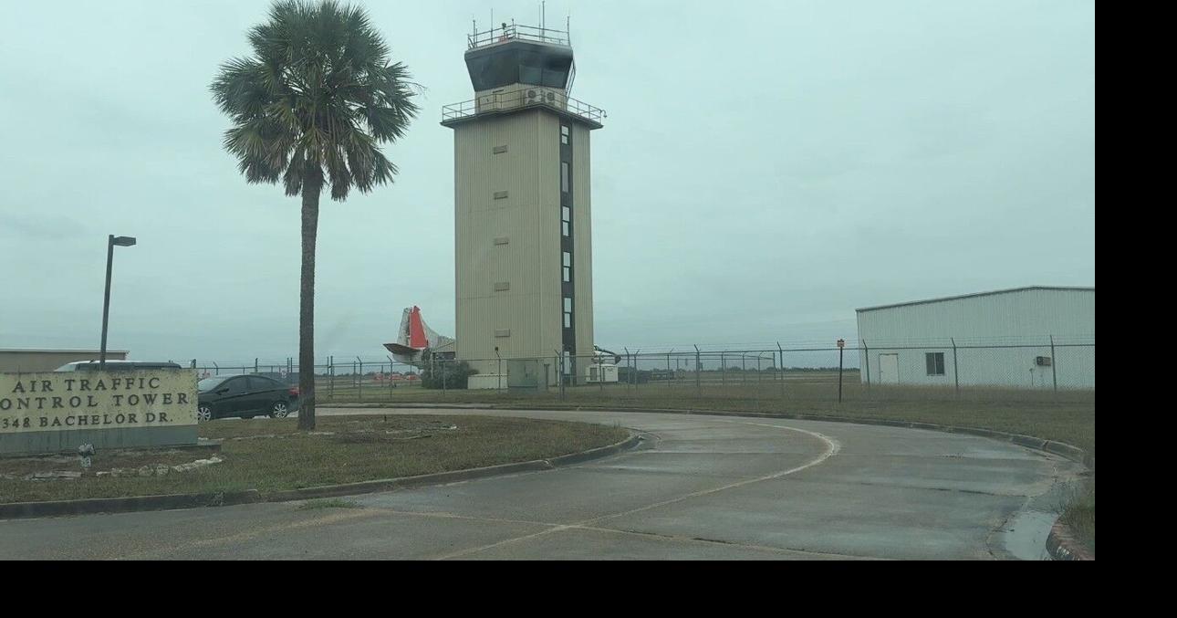 Victoria residents can now get $100 back on Houston flights this holiday season