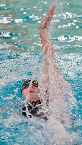Adeline Lundin swims backstroke