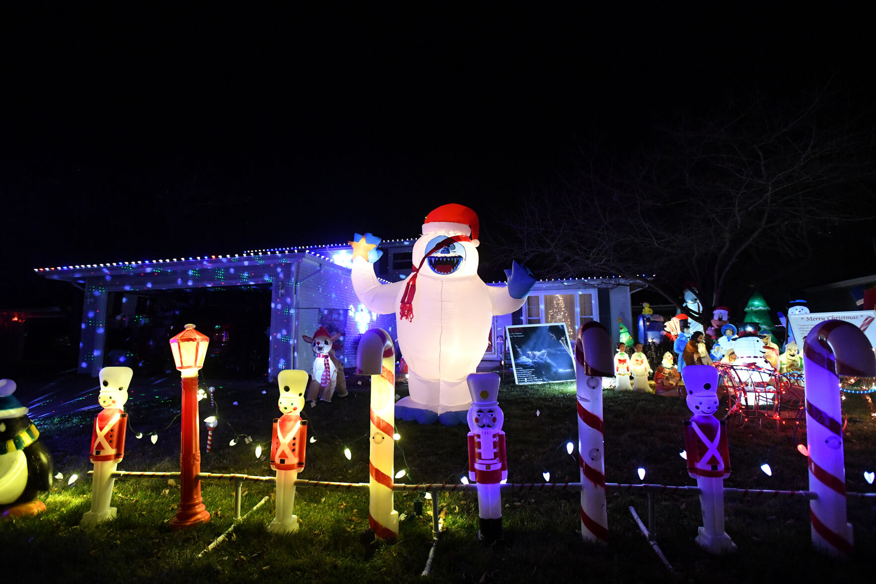 Houses in Bradley Bourbonnais light up with Christmas decor