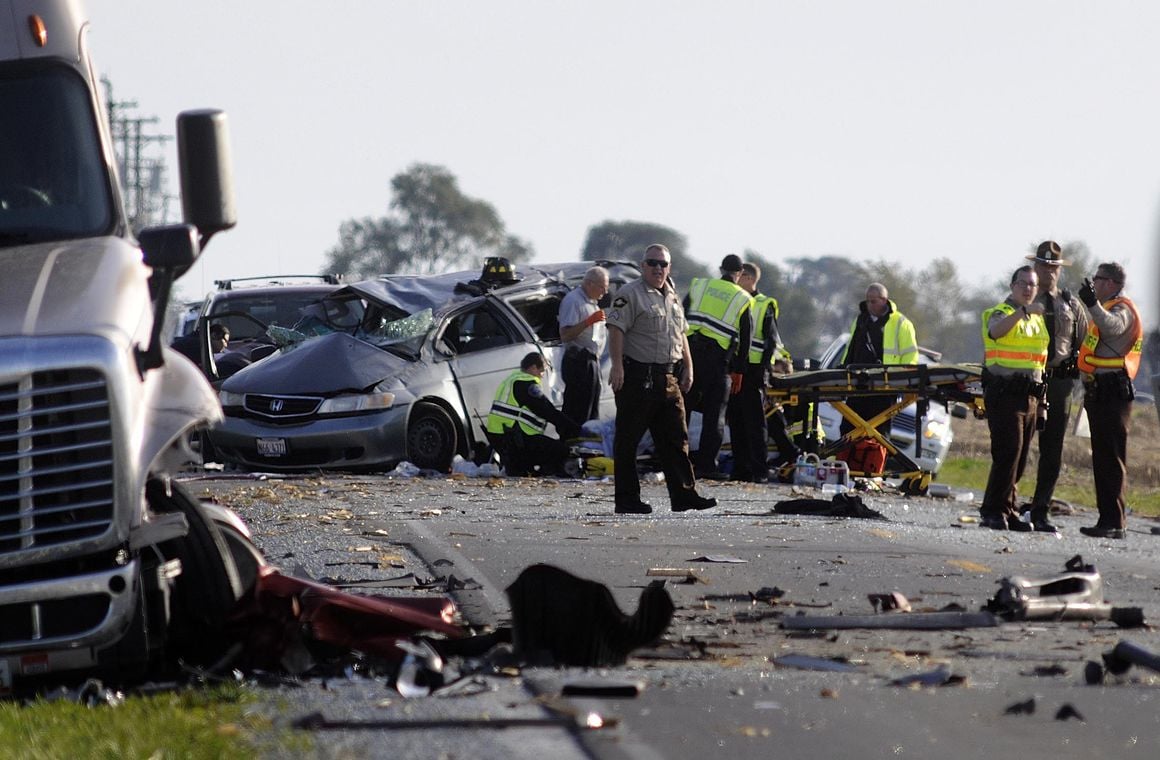 1 Dead, 3 Injured In Fiery 3-vehicle Crash | Local News | Daily-journal.com