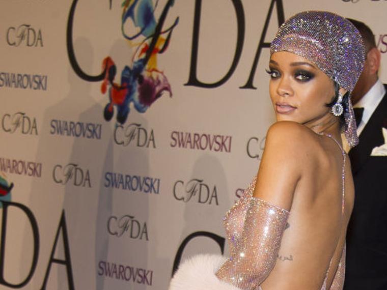 Rihanna Flashes Her Boobs In Sheer Dress At CFDA Fashion Awards (NSFW PICS)