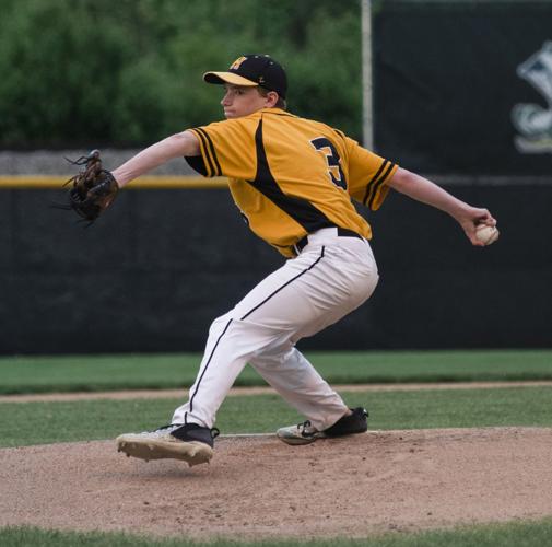 Catcher Throws To Second with Runner Trying Steal Editorial Stock