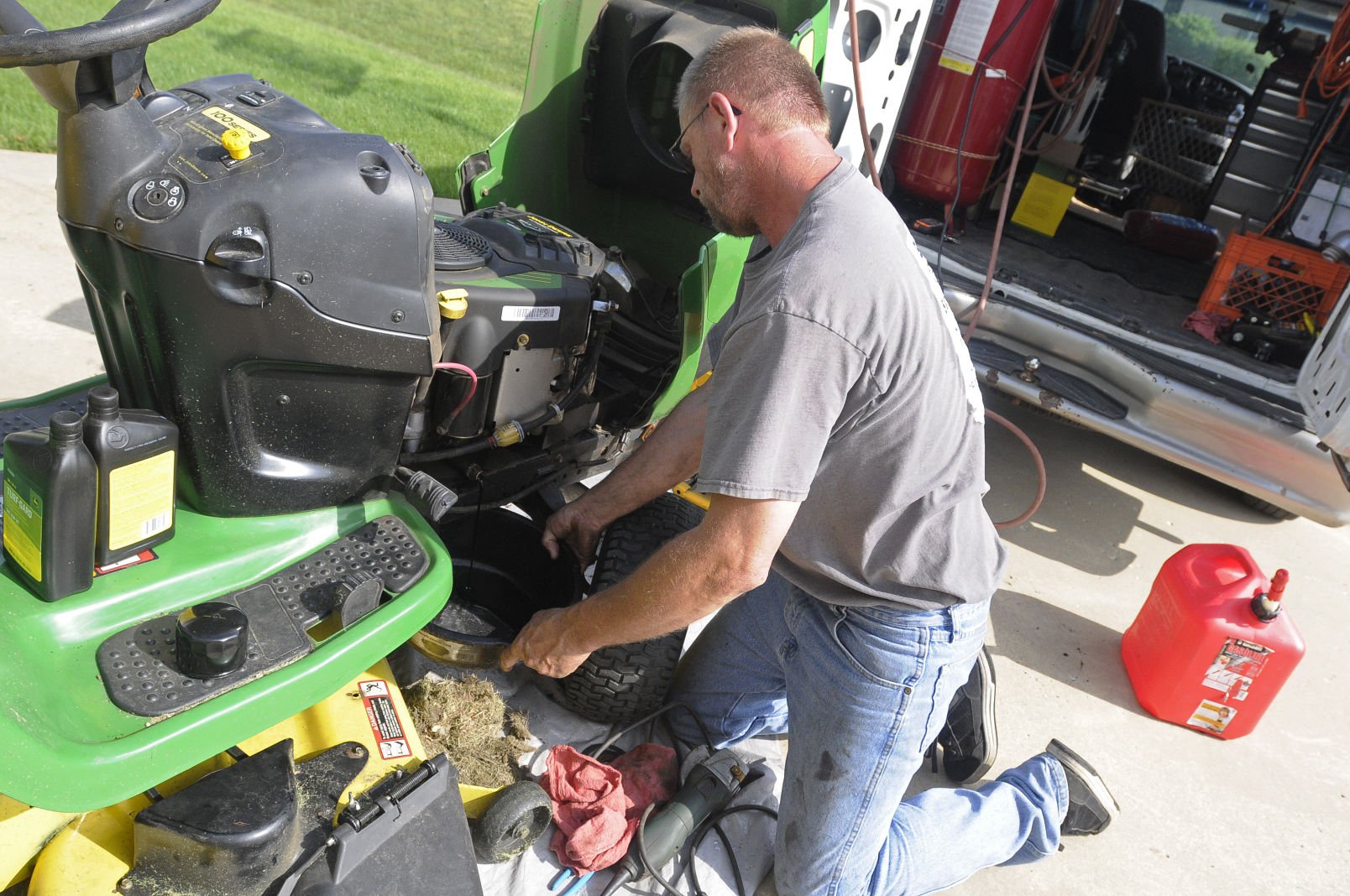 New mower repair service takes the shop on the road Local News