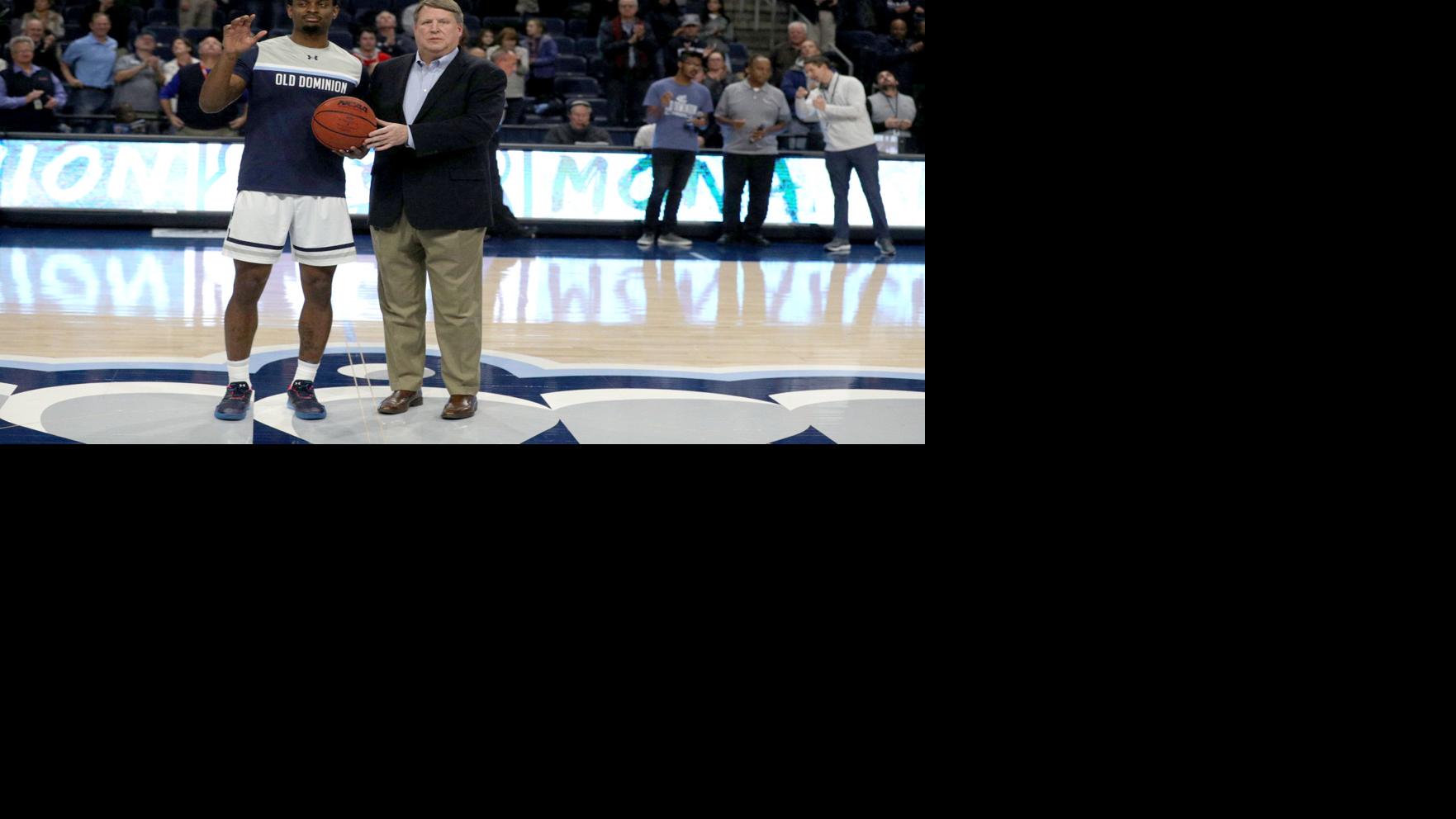 College Basketball Carver Honored Old Dominion Defeats Unc Charlotte Sports Dailyadvance Com