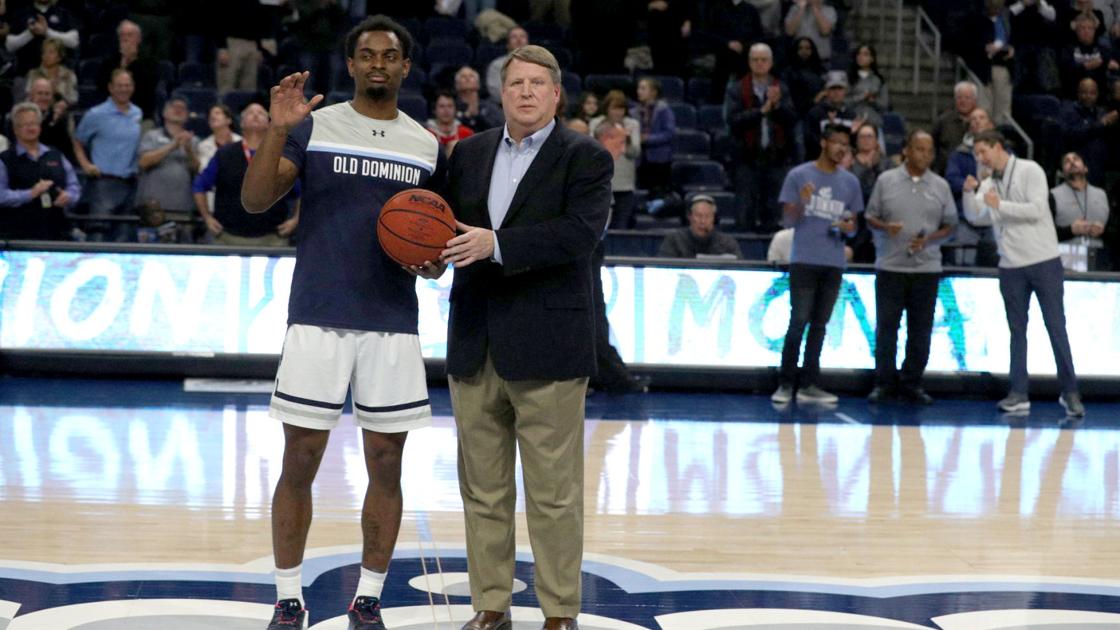 College Basketball Carver Honored Old Dominion Defeats Unc