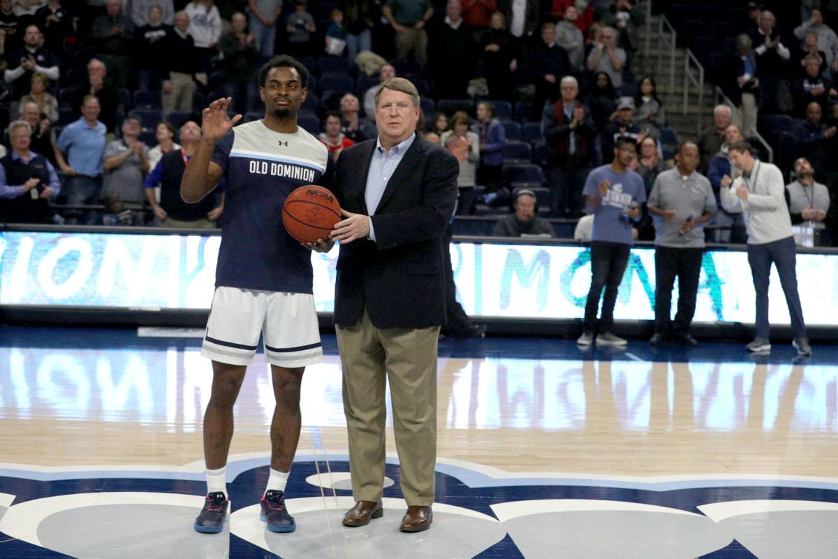 College Basketball Carver Honored Old Dominion Defeats Unc