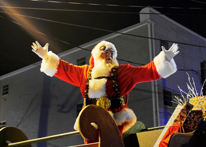 Ho Ho Ho! Thousands attend EC's Christmas Parade Local News