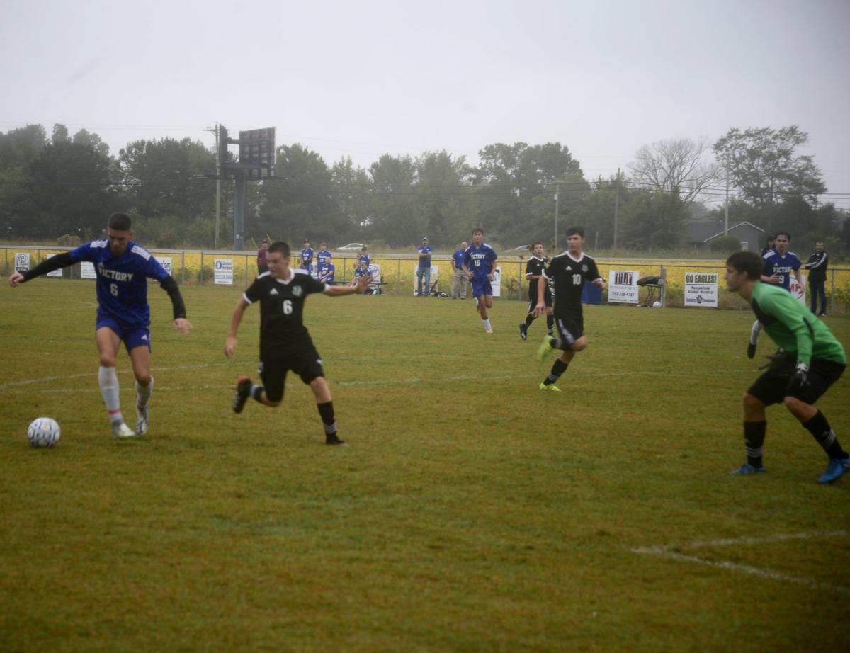 101121_eda_soccer_boys_victory_williams_rockchurch