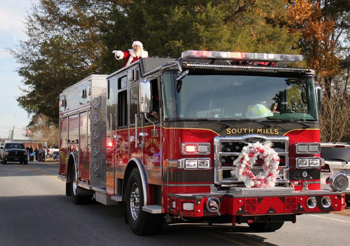 Albemarle Neighbor Banks, South Mills VFD gear up for parade, Santa