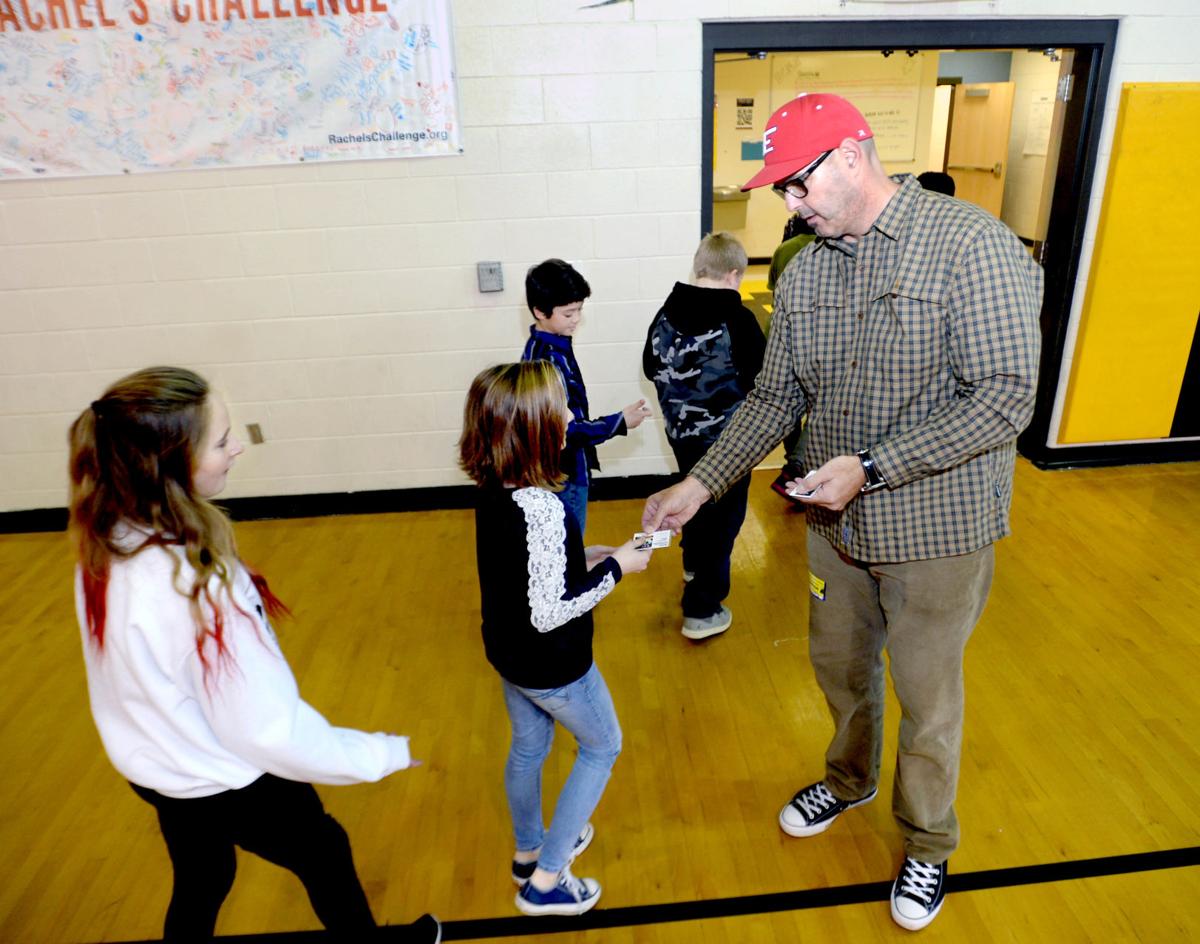 Roman Gabriel III, son of NFL legend, talks faith, football in Elizabeth  City, Local