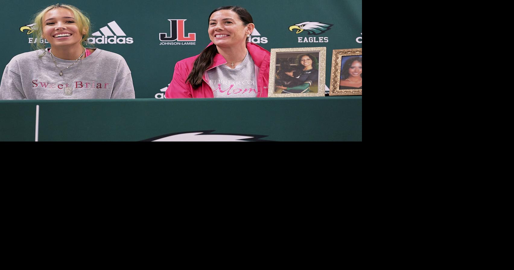 Saunders signs to play at Sweet Briar | Local | dailyadvance.com