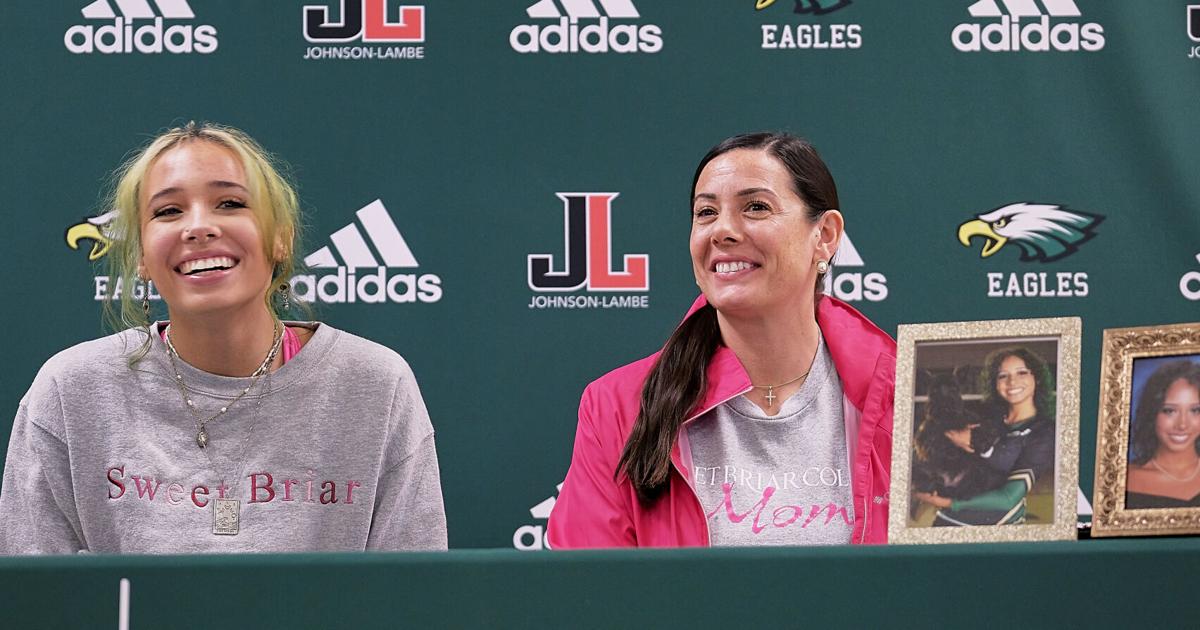 May Saunders Saunders signs to play at Sweet Briar | Local | dailyadvance.com