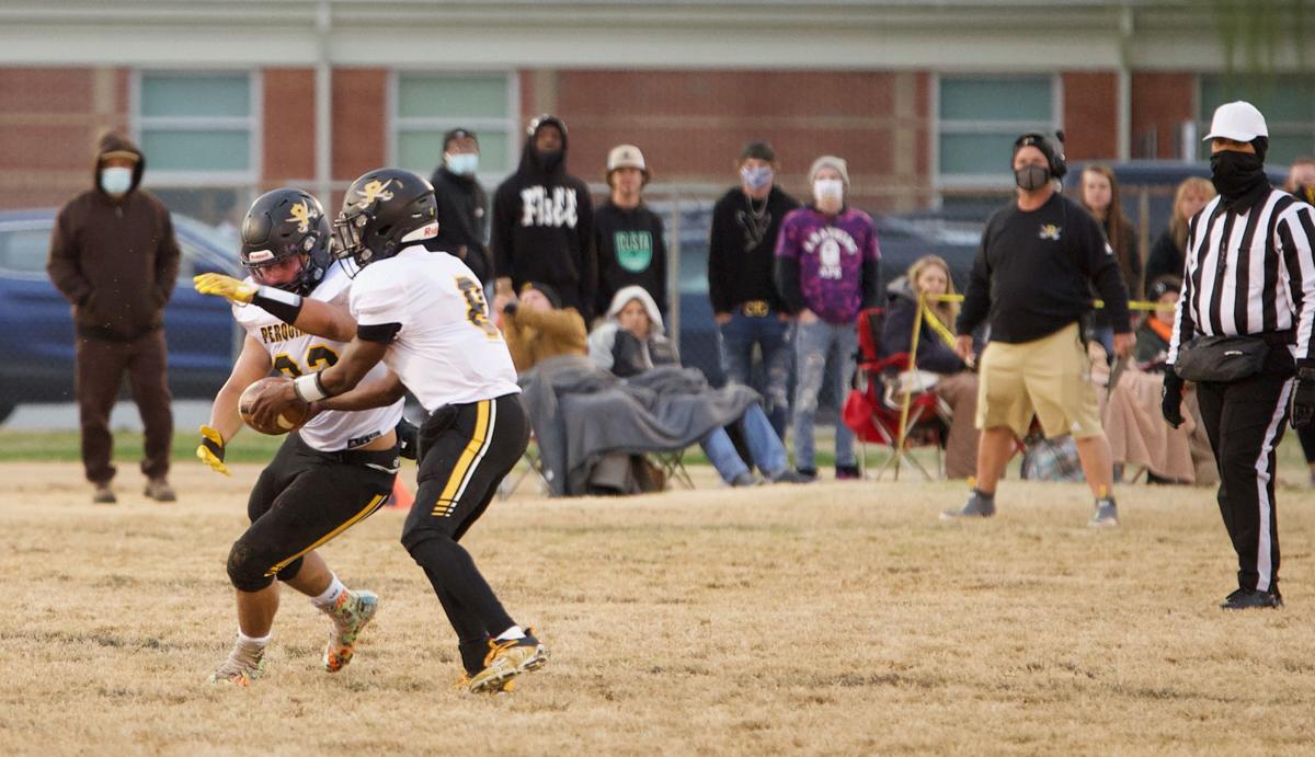 040121_eda_football_perquimans_harris_a_hunter_camden