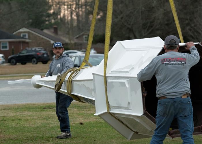 Sawyer' Creek Baptist new steeple installation Multimedia