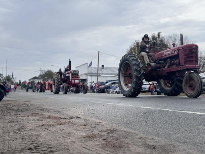 A holiday tradition South Mills Christmas Parade draws 1,000 Local