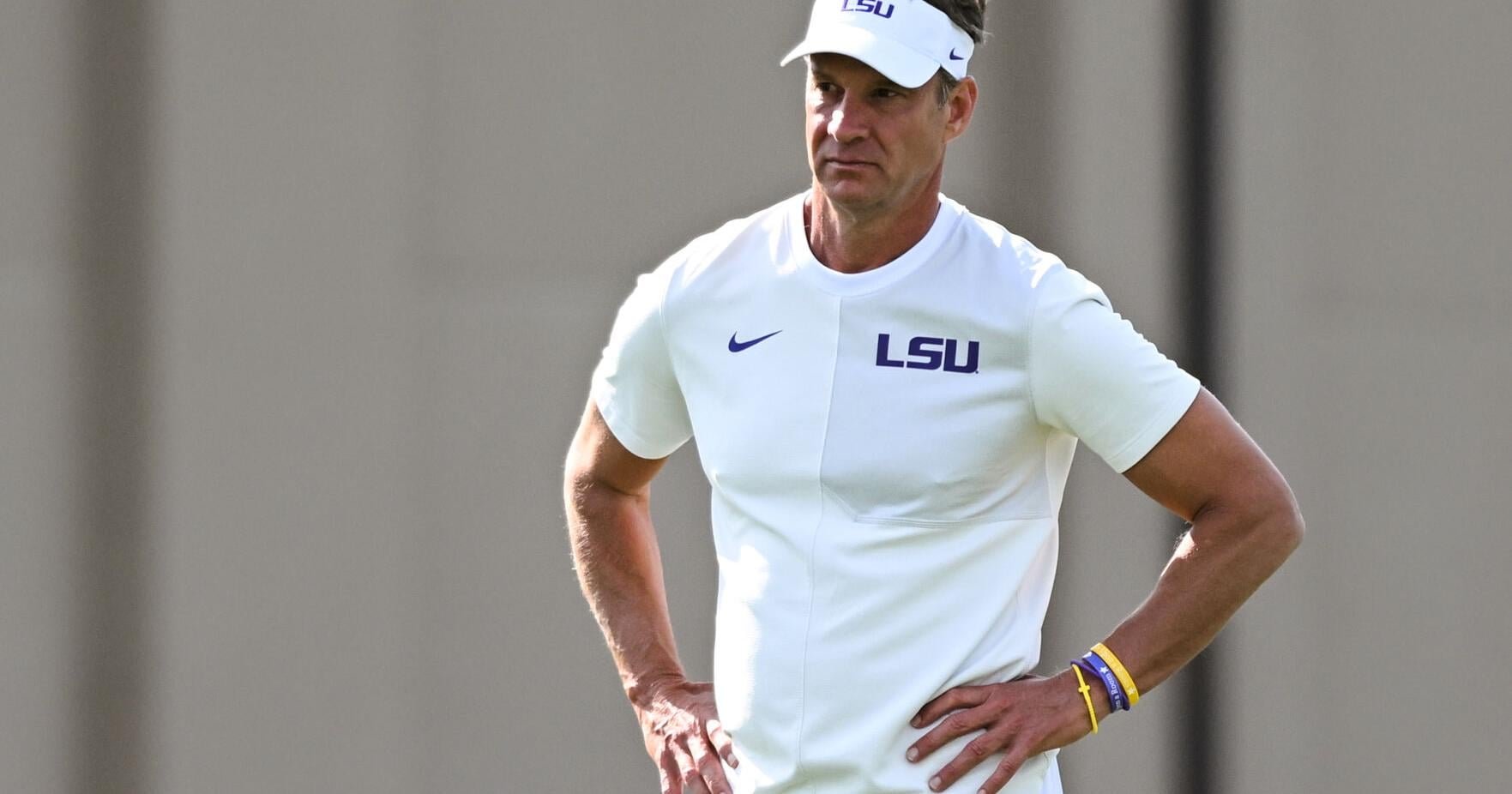 LSU leaves former pros Wright , Harris off opening - day roster , AP source says