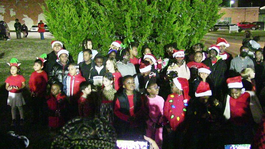 Santa pays visit to Aulander News