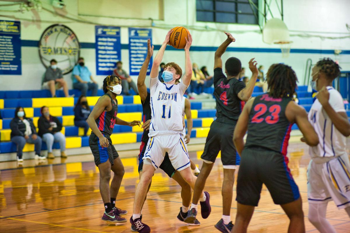 022321_eda_basketball_holmes_winborne_pender_boys_5